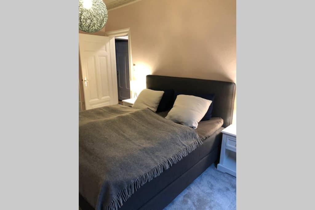 Ferienwohnung Perfekter Altbaucharme in zentraler Lage ! Kiel Exterior foto