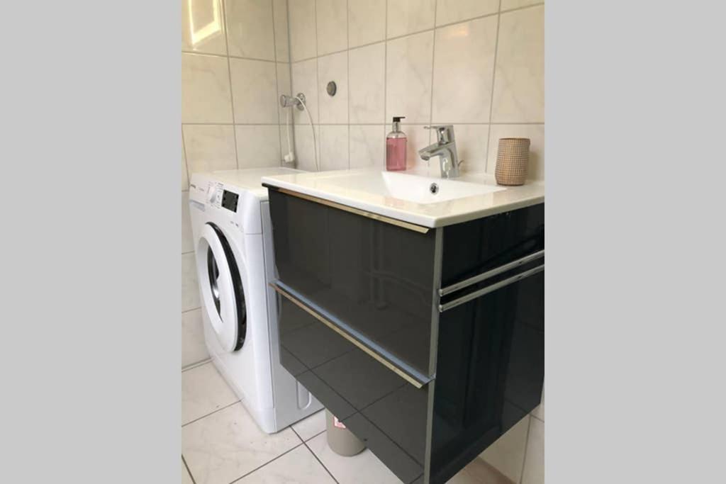 Ferienwohnung Perfekter Altbaucharme in zentraler Lage ! Kiel Exterior foto
